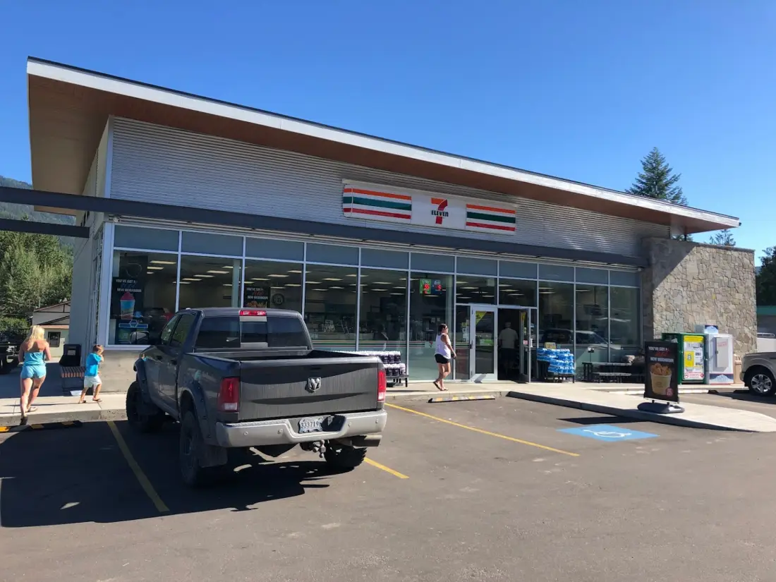 Sicamous 7-11 Construction